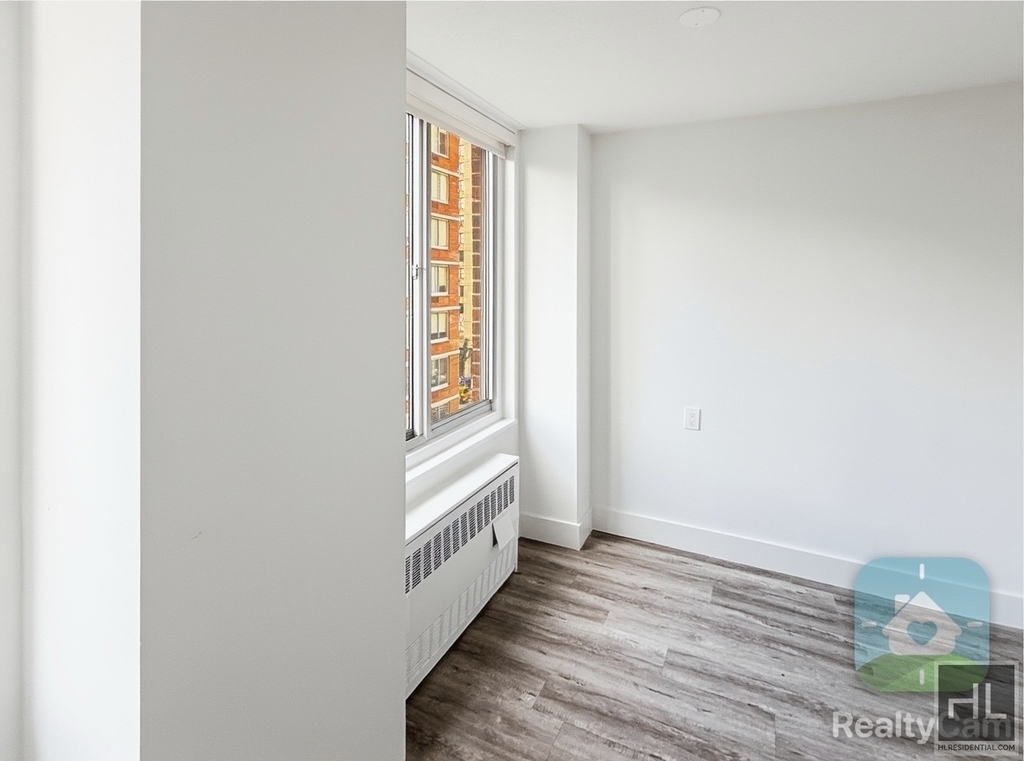 2nd Ave - Photo 2