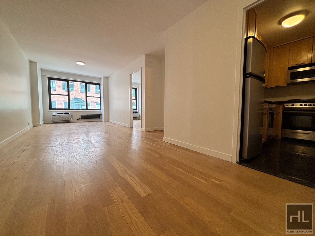 Fourth Avenue - Photo 0