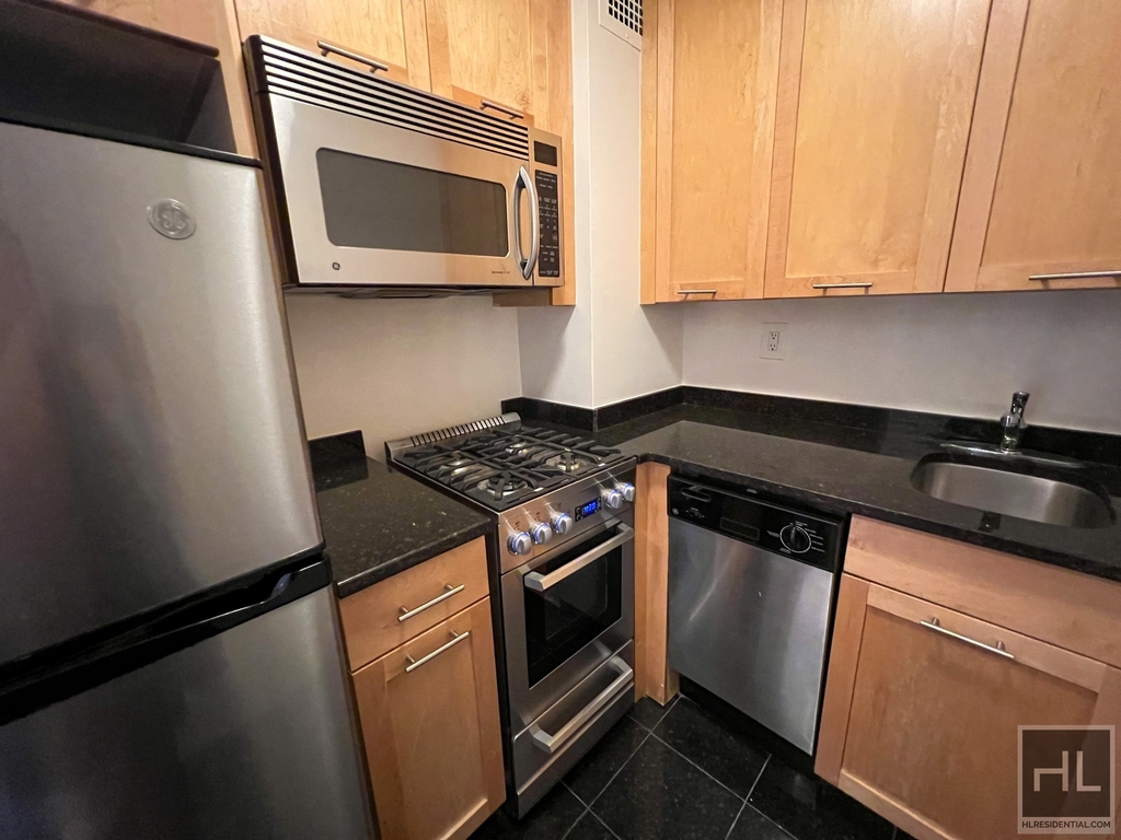 East 36 Street - Photo 1