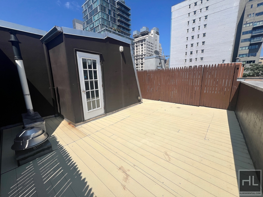 E 13th St. - Photo 5