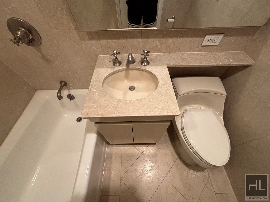 East 63 Street - Photo 5