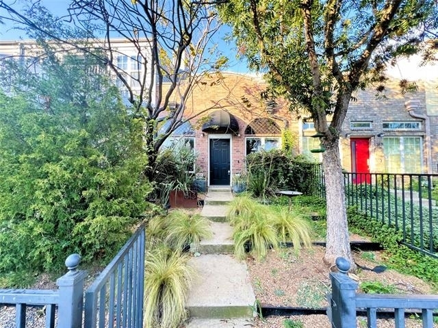 1813 S Ervay Street - Photo 0