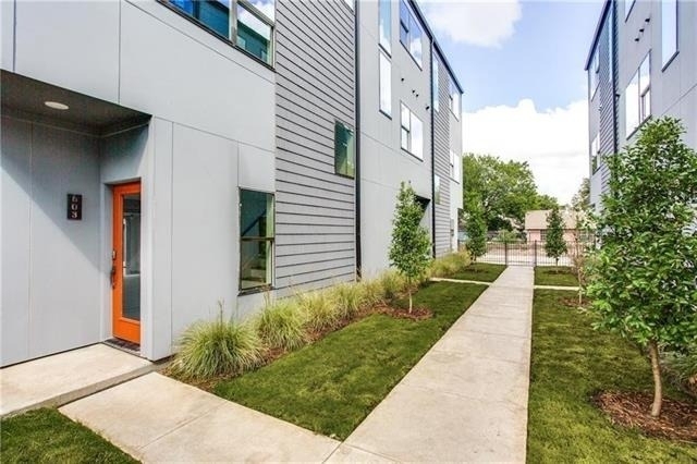 427 W 10th Street - Photo 1