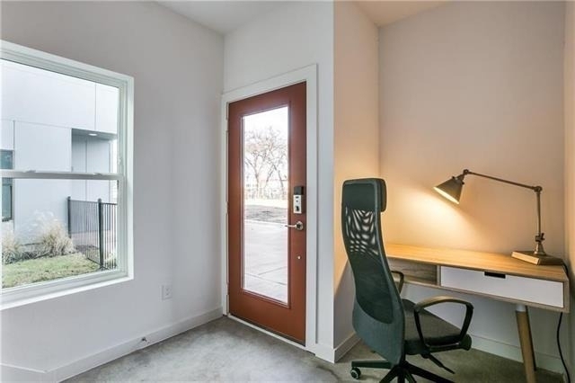 427 W 10th Street - Photo 3