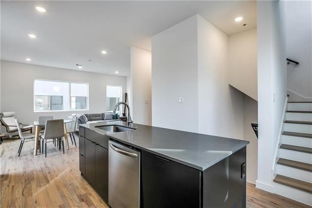 427 W 10th Street - Photo 6