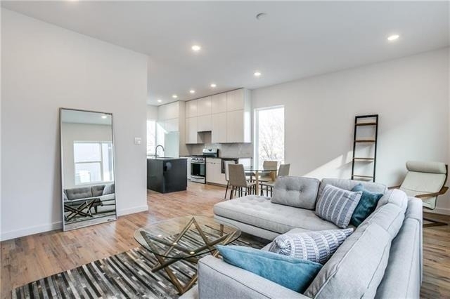 427 W 10th Street - Photo 4