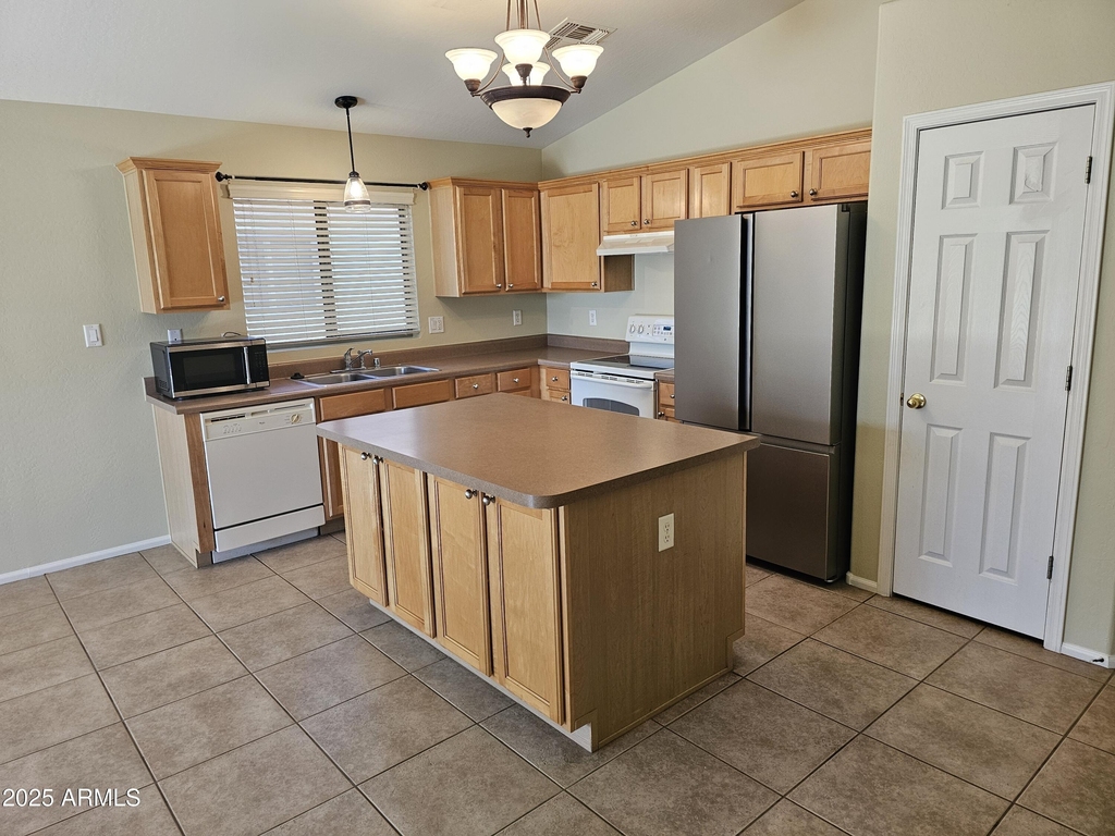 13217 W Mauna Loa Lane - Photo 2