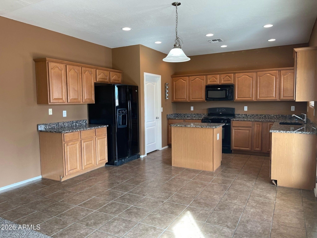 925 E Canyon Rock Road - Photo 2