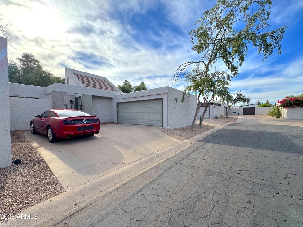 314 E Embassy Street - Photo 0