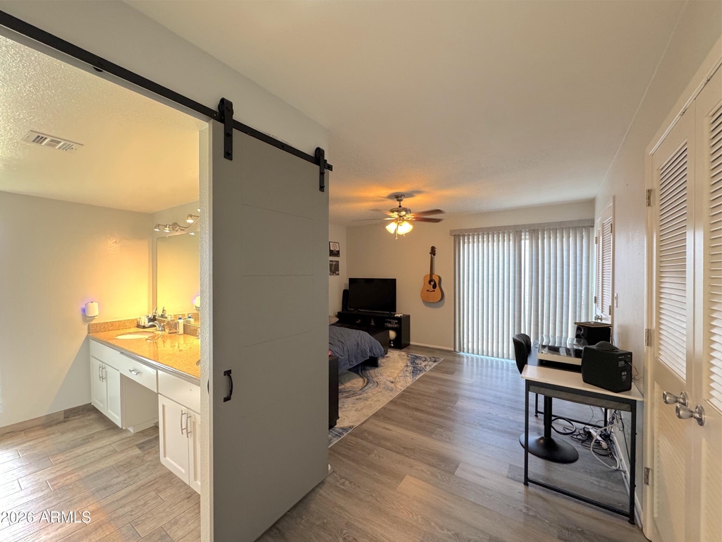 314 E Embassy Street - Photo 9