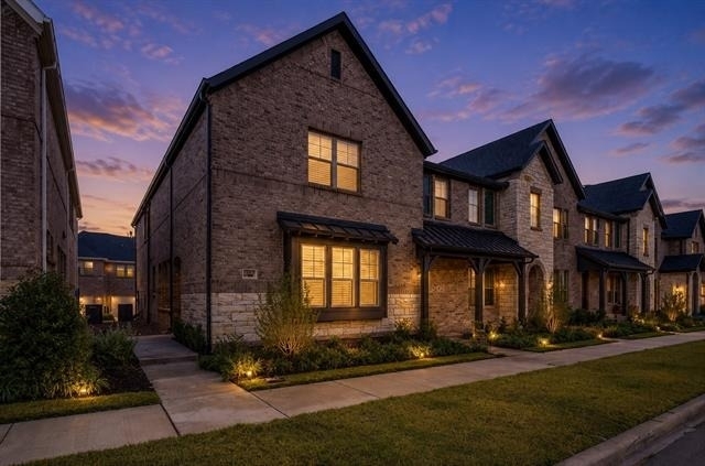 512 Parkside Drive - Photo 0