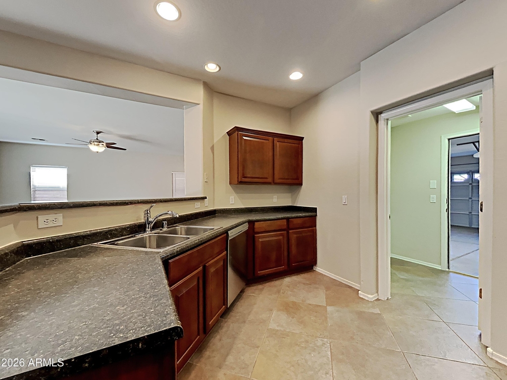 17573 W Lundberg Street - Photo 4
