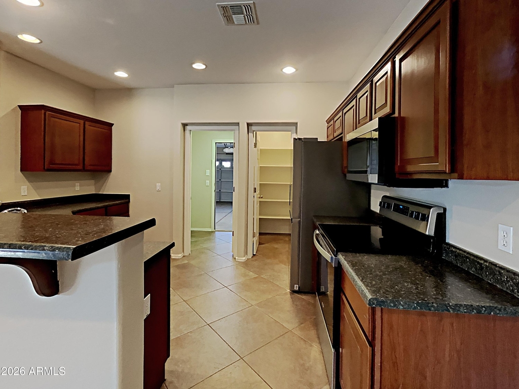 17573 W Lundberg Street - Photo 3
