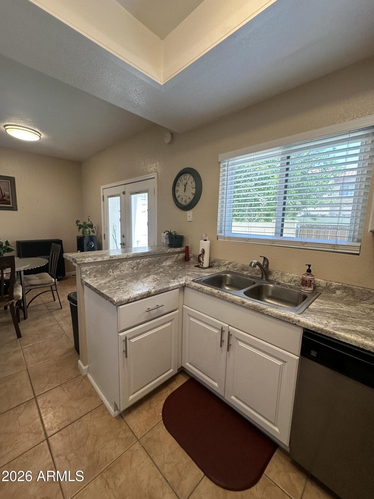 2941 N Oregon Street - Photo 7