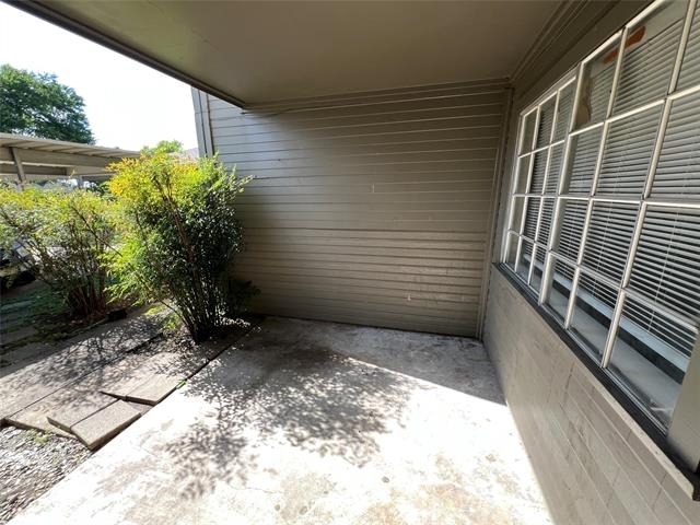 802 N Crockett Street - Photo 8