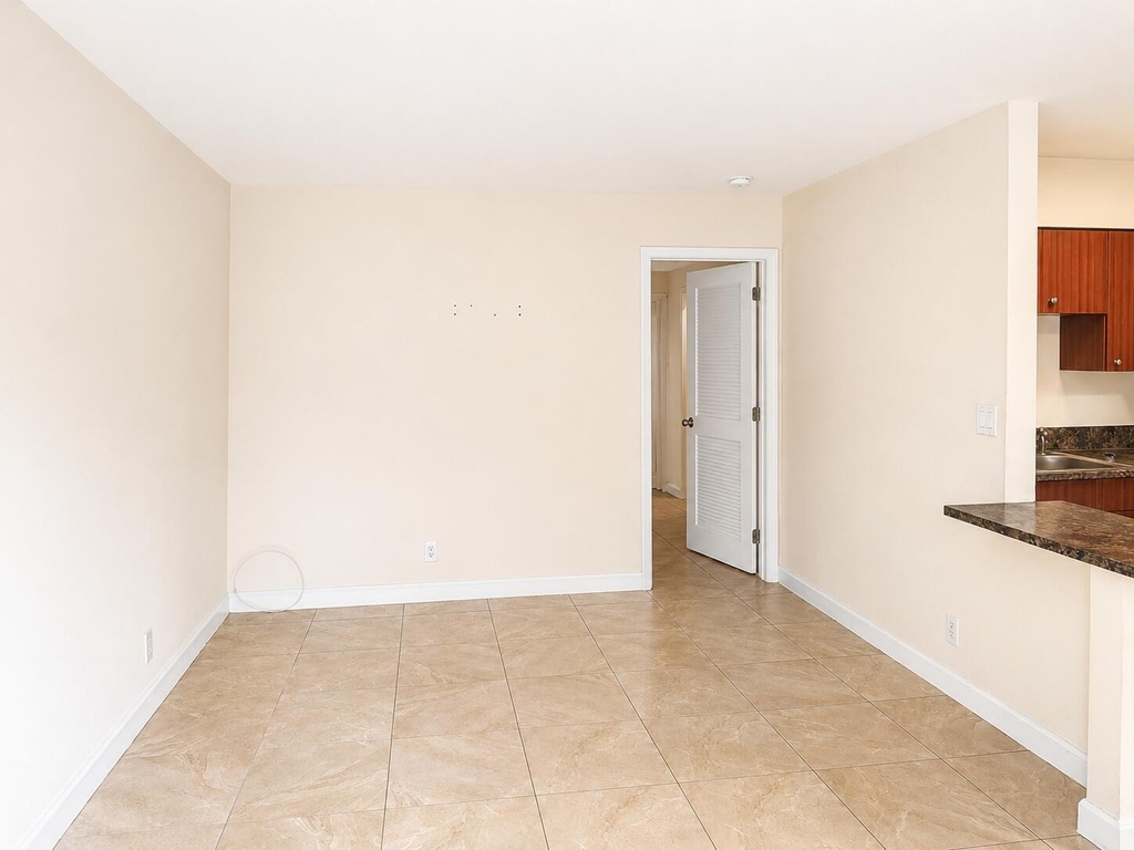 824 Ne 16th Street - Photo 2