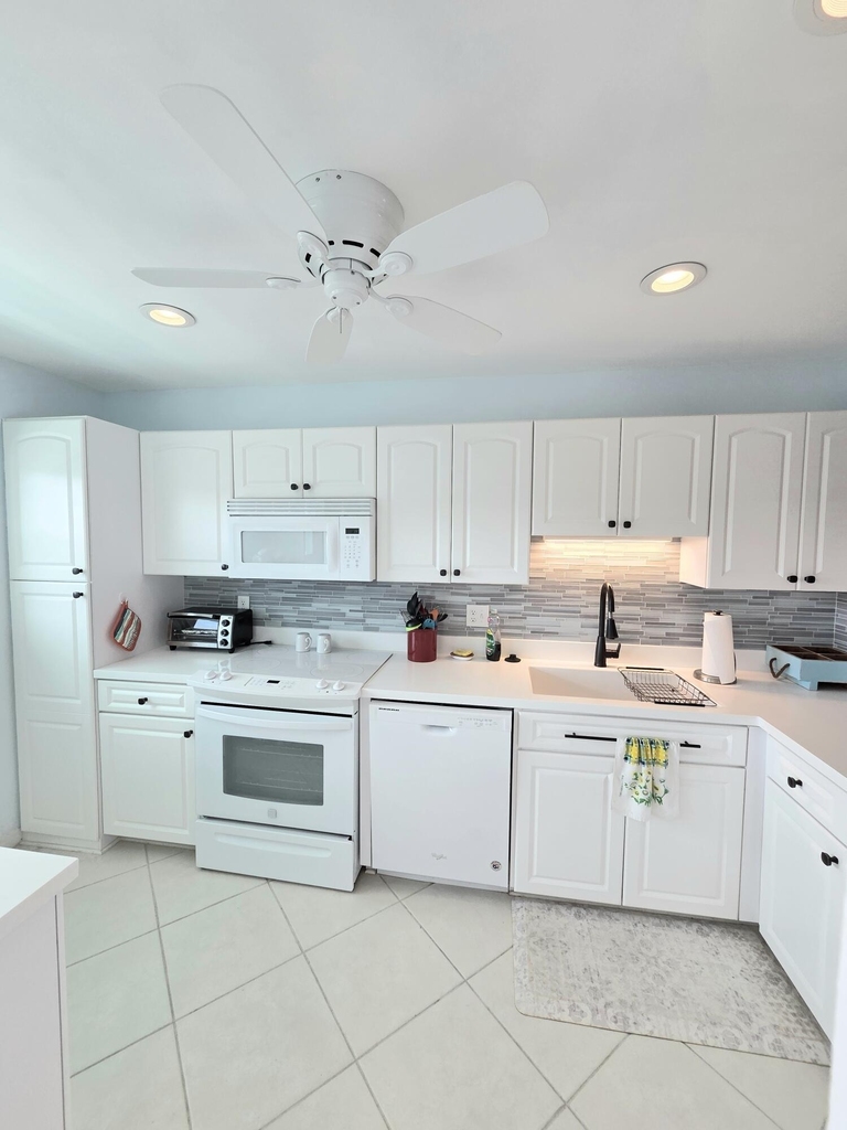 1225 Carlton Court - Photo 10