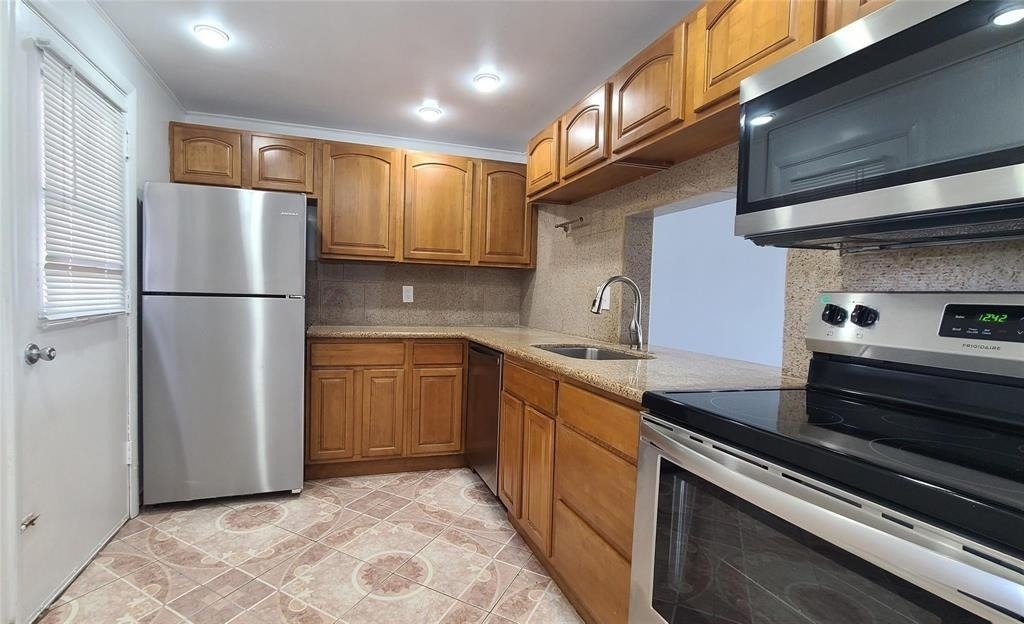 2800 Nw 56th Avenue - Photo 0