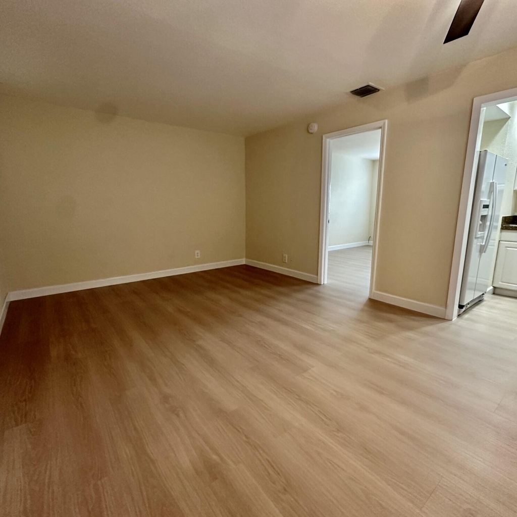 815 Middle River Drive - Photo 6