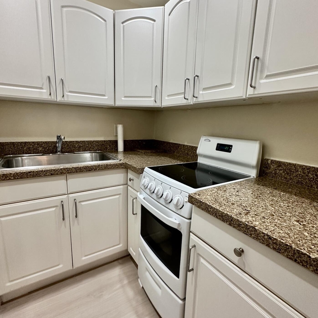 815 Middle River Drive - Photo 4