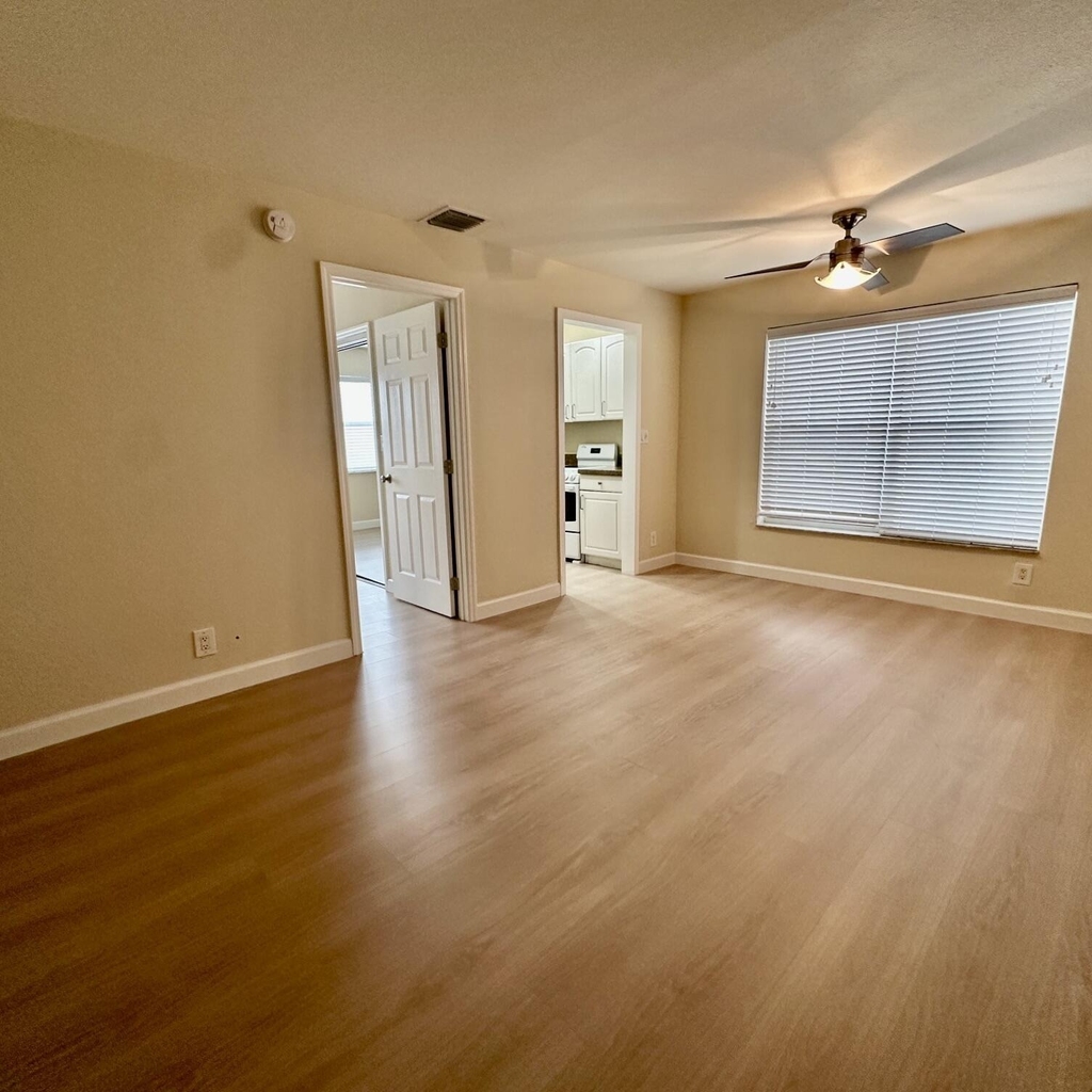 815 Middle River Drive - Photo 5