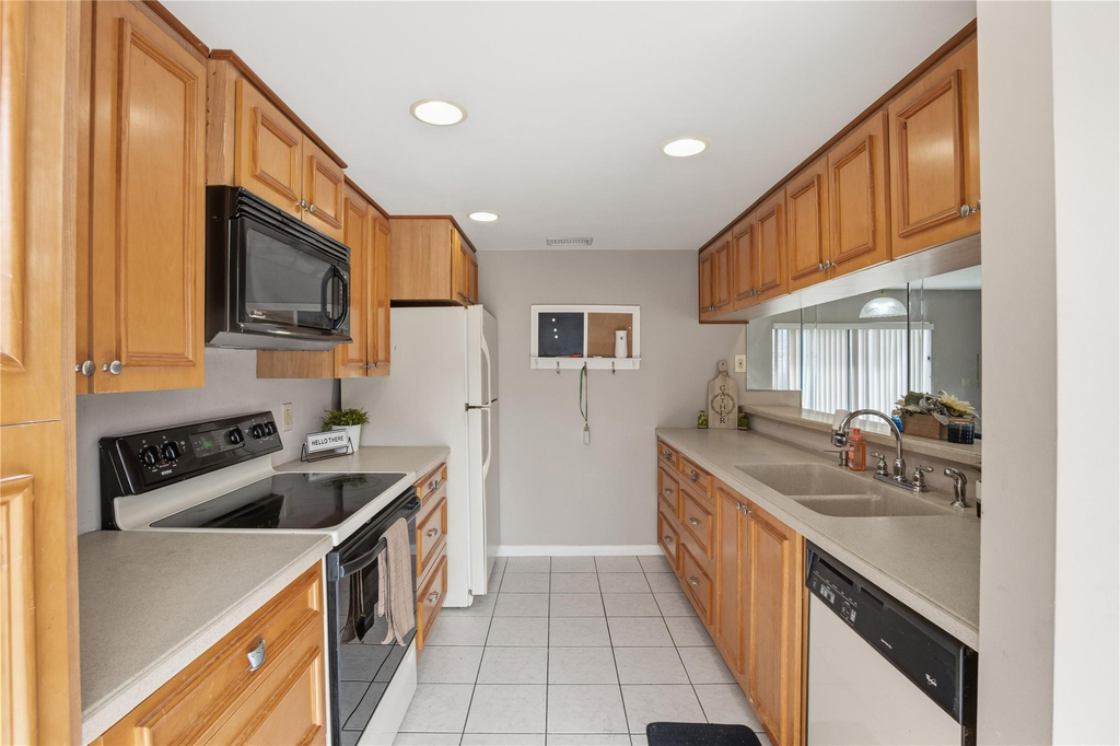 1821 18th Lane - Photo 7