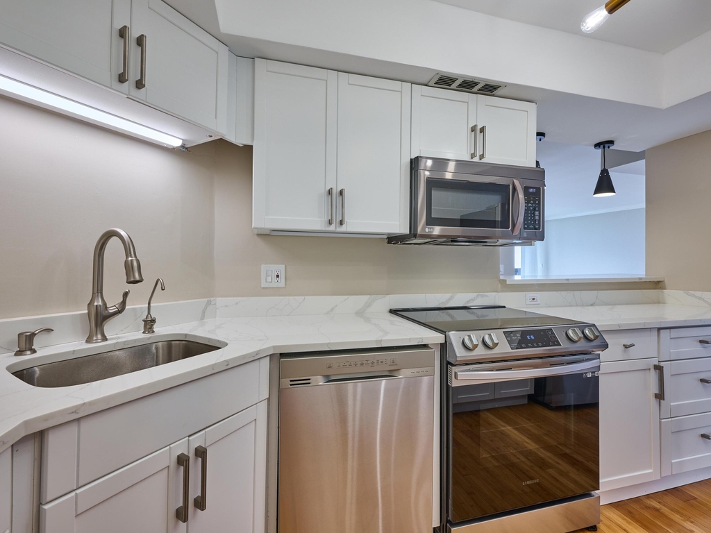 2425 Presidential Way - Photo 11