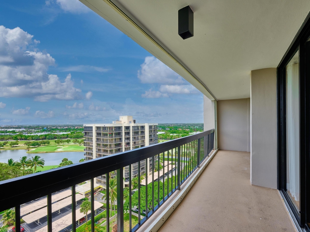 2425 Presidential Way - Photo 20