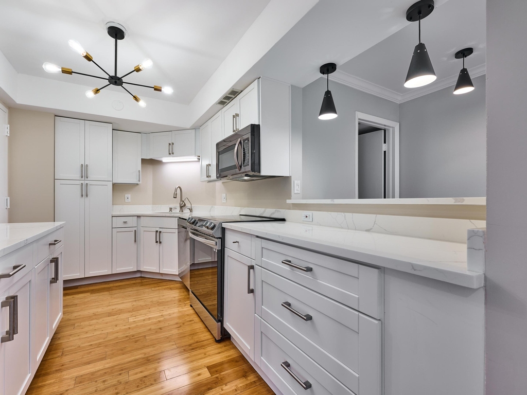 2425 Presidential Way - Photo 2