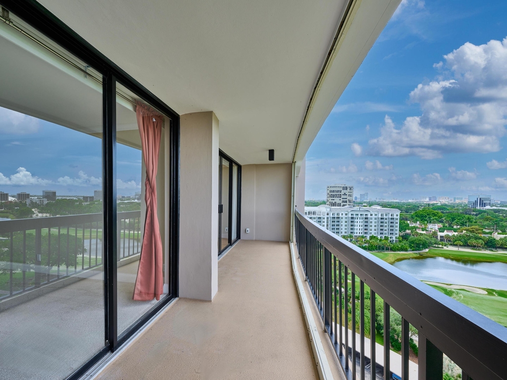 2425 Presidential Way - Photo 21