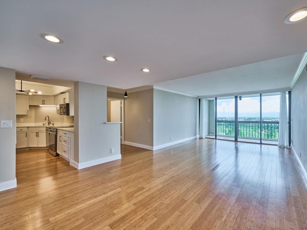 2425 Presidential Way - Photo 17