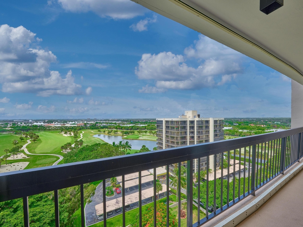 2425 Presidential Way - Photo 23