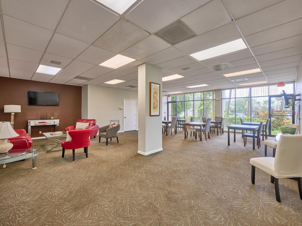 2425 Presidential Way - Photo 30