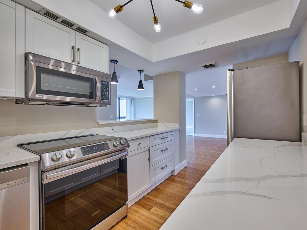 2425 Presidential Way - Photo 10