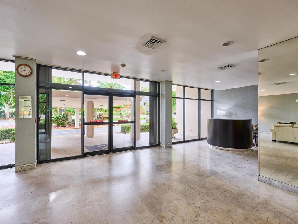 2425 Presidential Way - Photo 33