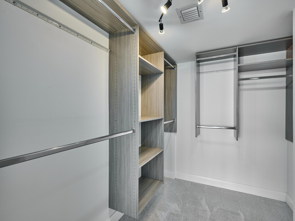 2425 Presidential Way - Photo 6