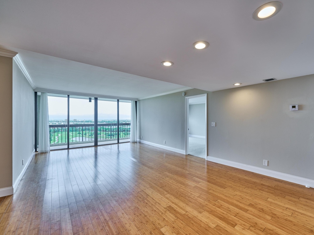 2425 Presidential Way - Photo 16