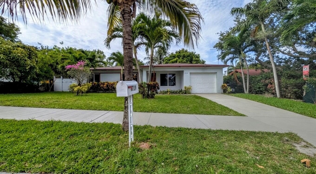 1719 15th Avenue N - Photo 0