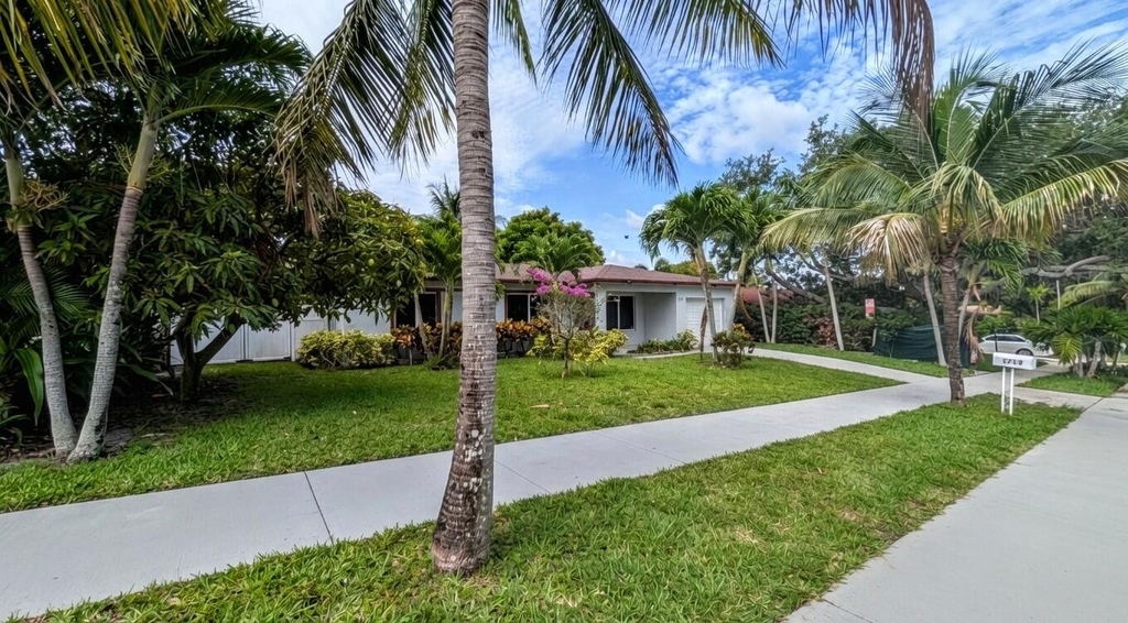 1719 15th Avenue N - Photo 1