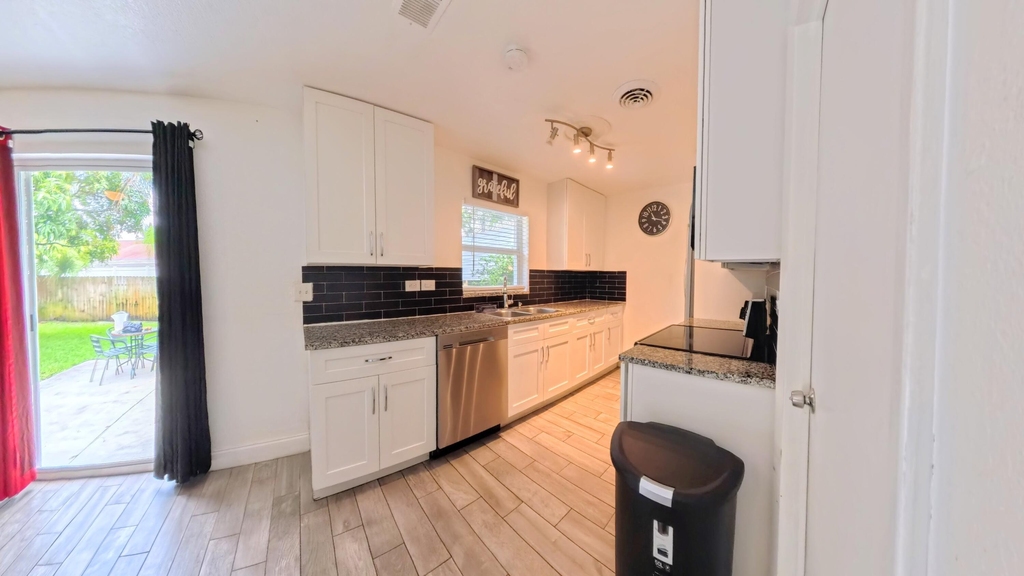 1719 15th Avenue N - Photo 11