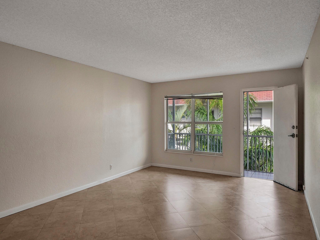 4025 N Federal Highway - Photo 2