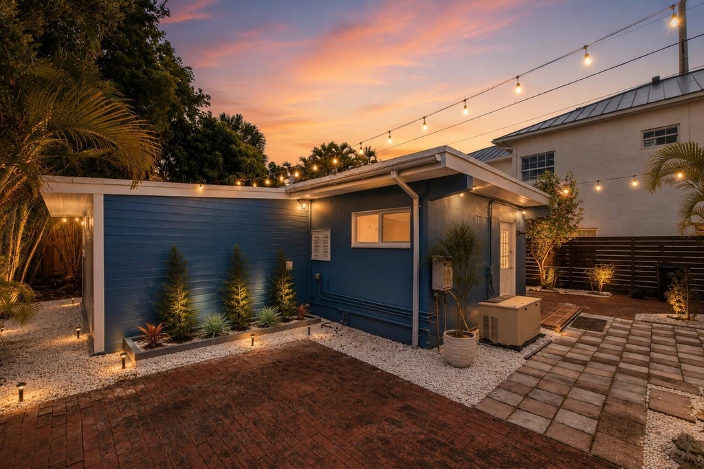 854 Sw 11th Street - Photo 1
