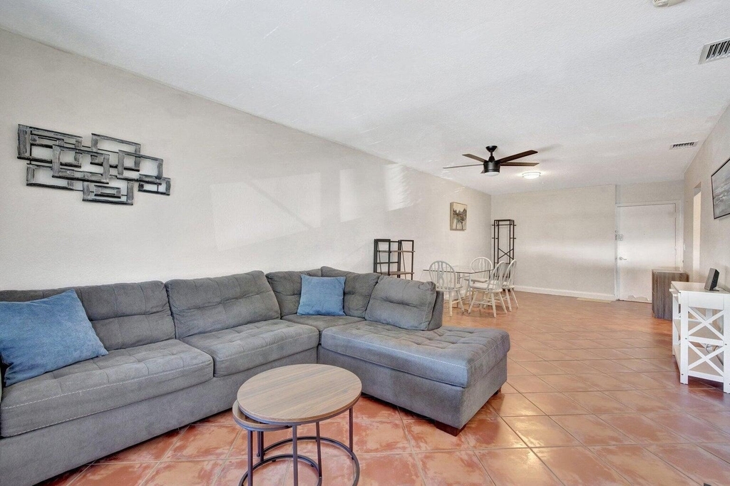 2400 Ne 33rd Avenue - Photo 9
