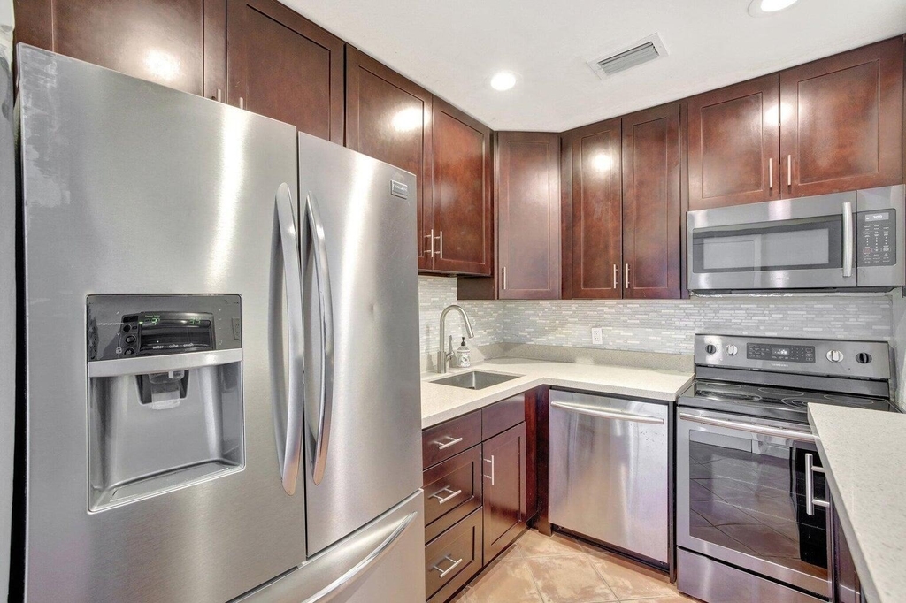 2400 Ne 33rd Avenue - Photo 14
