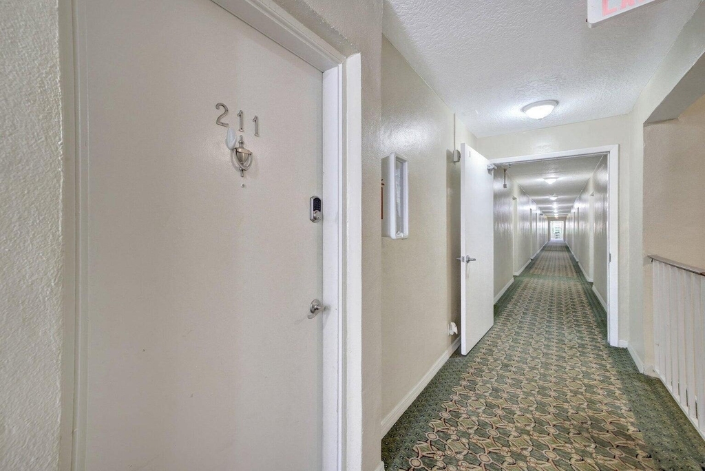 2400 Ne 33rd Avenue - Photo 3