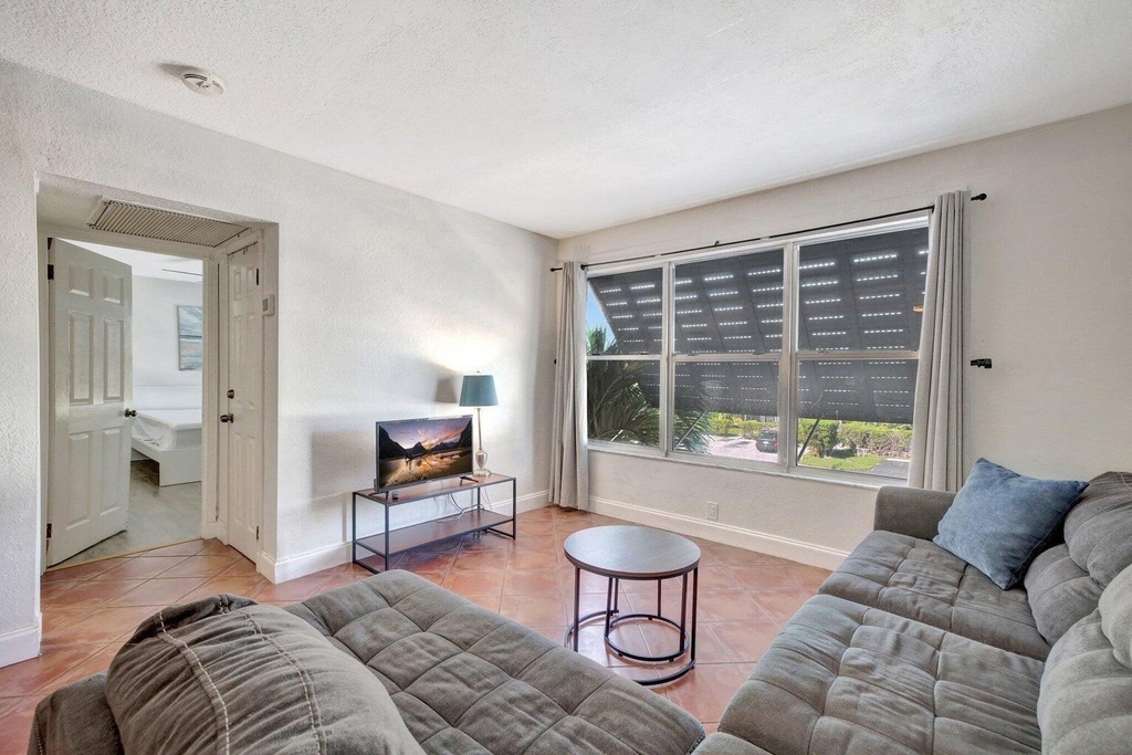 2400 Ne 33rd Avenue - Photo 8