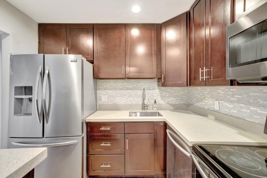 2400 Ne 33rd Avenue - Photo 12