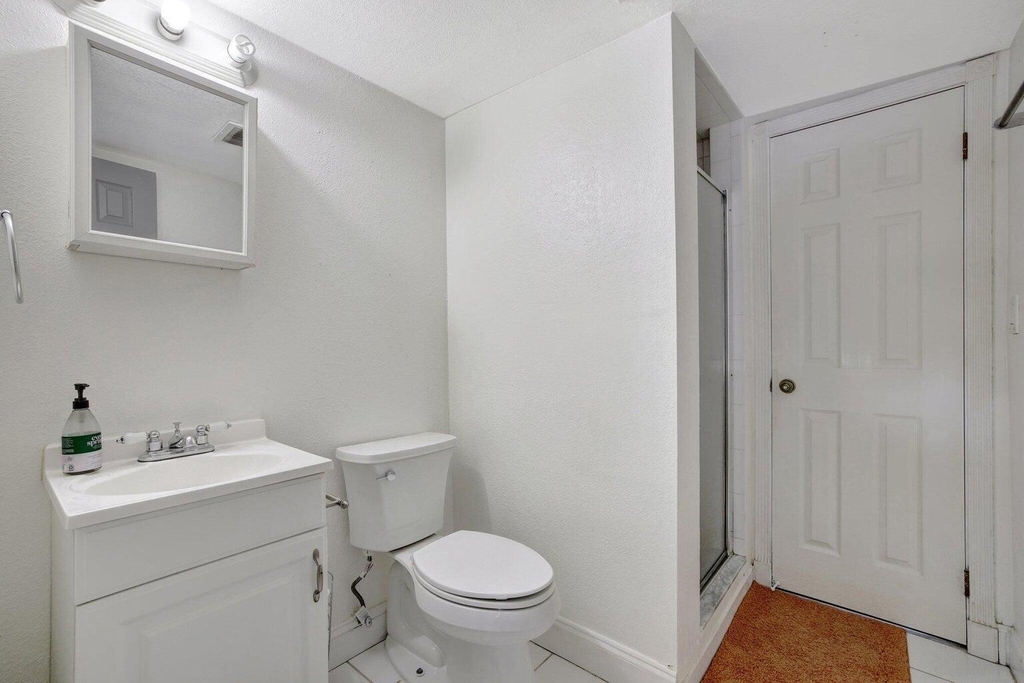 2400 Ne 33rd Avenue - Photo 25