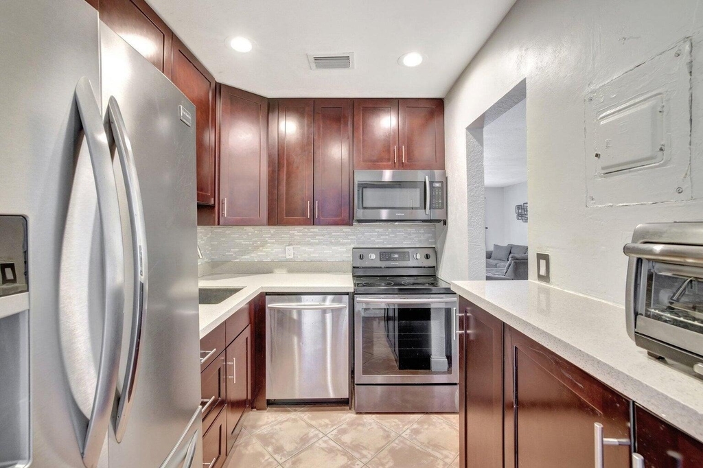 2400 Ne 33rd Avenue - Photo 13