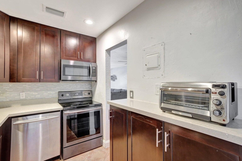 2400 Ne 33rd Avenue - Photo 15